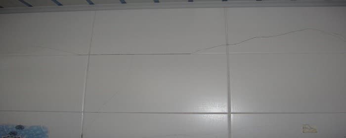 瓷砖开裂原因是什么