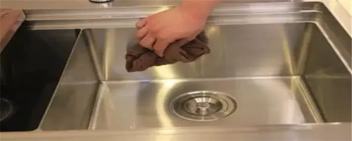 厨房水槽边缘缝隙漏水怎么办图2