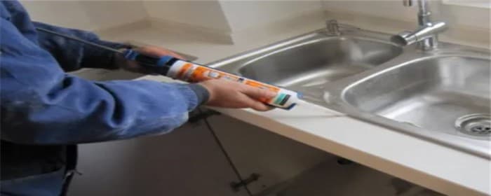 厨房水槽边缘缝隙漏水怎么办图1
