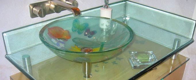 家装卫生间玻璃和陶瓷洗手盆哪种好?