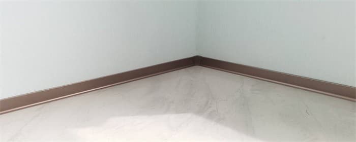 踢脚线用什么胶粘牢固
