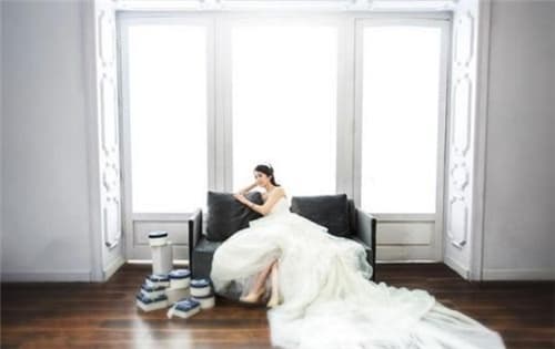 婚纱照4套衣服5000贵吗