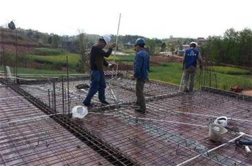 自建房找施工队需要签合同吗