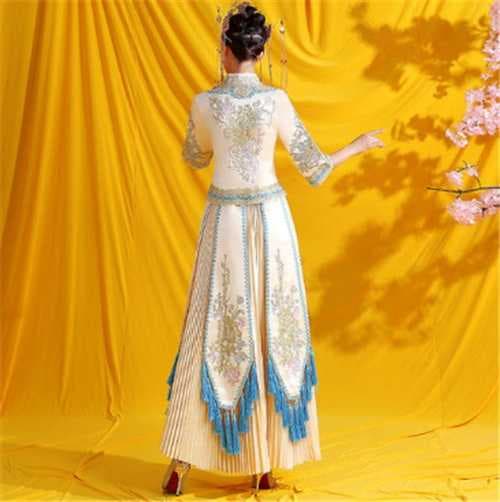 香槟色秀禾服代表什么