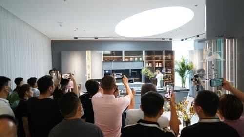 烹饪机器人煎牛排成焦点，有屋智慧无人厨房达到L3决策智能水平