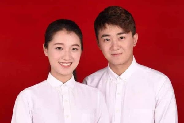 拍结婚证照片穿什么