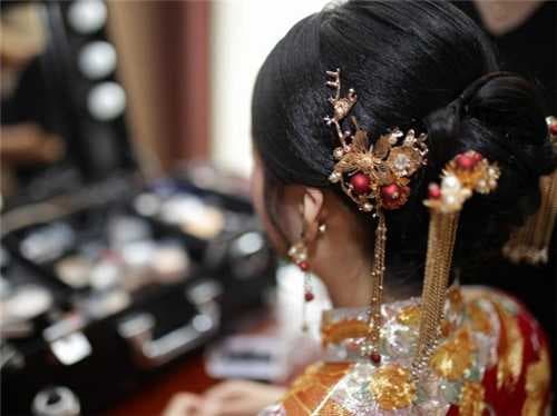 一般提前多久租婚纱试妆