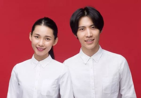 拍结婚证照片穿什么