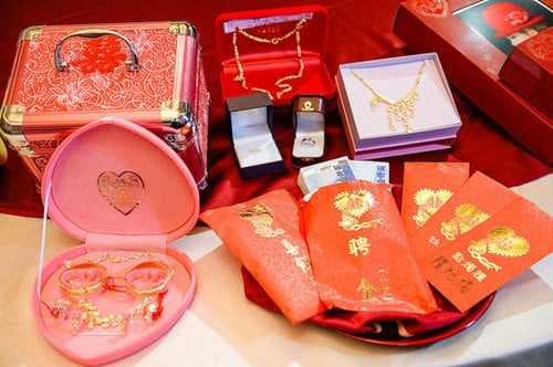 订婚和结婚分别要拿多少钱