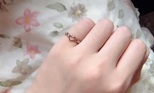 女生戴戒指的含义