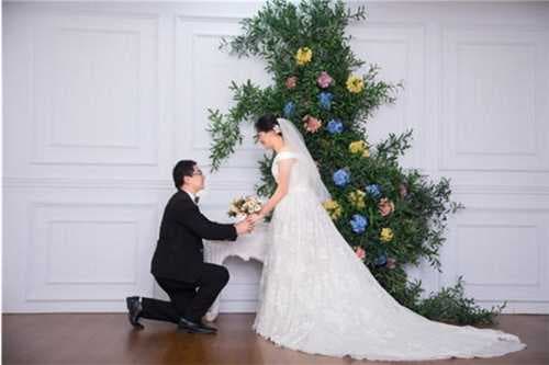 直接结婚好还是订婚好
