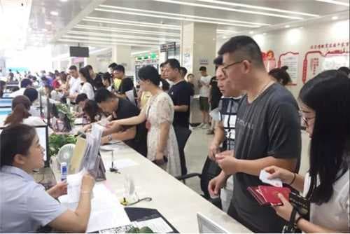 乡镇户口能在市里领证吗