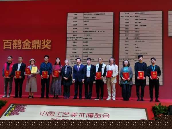 伍炳亮获首届“百鹤杯”大赛最高奖成收藏风向标