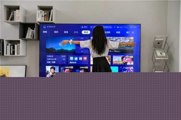 客厅两米五也能享受98英寸家庭影院！TCL贴心售后让你入户无忧
