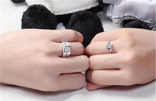 订婚对戒是男方买还是女方买