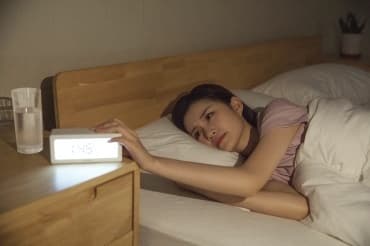 4个睡觉好习惯，比熬夜还伤身！致癌毁睡眠、头发大把掉！