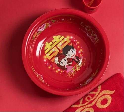 结婚聚宝盆里都放什么
