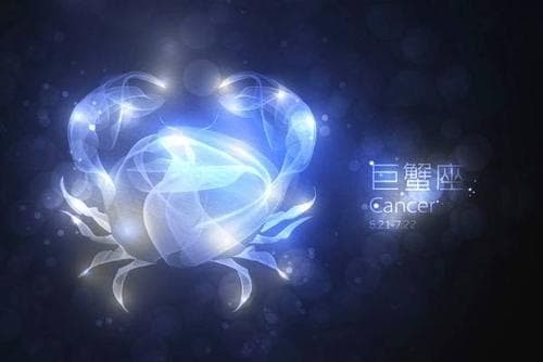 巨蟹男喜欢你的8个预兆