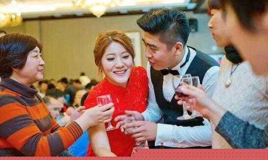 新娘每桌敬酒都说什么