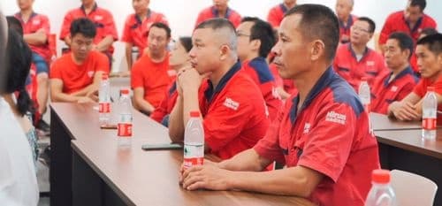 喜讯！鸿扬集团为“卓越工匠”授牌到家