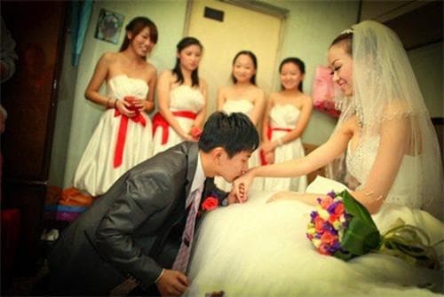结婚伴娘堵门流程
