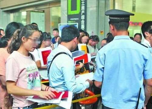 离婚证可以补办吗，怎么补办