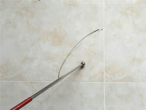 铺完地砖12小时后踩了