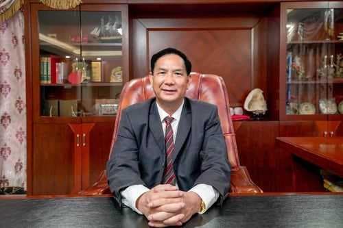 荣耀时刻！帝奥斯系统门窗董事长伍四兵荣膺2021中国家居力量榜“追光领袖”