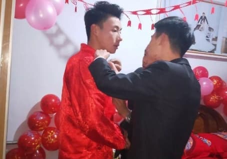 给新郎穿衣时说什么话