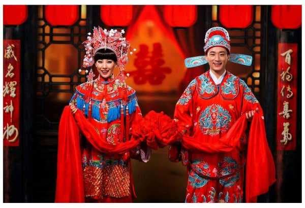 结婚双方父母衣服谁买
