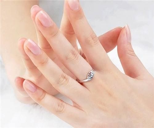 女生戴戒指的含义