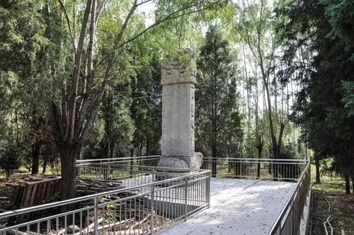 清博多勒噶台亲王伯彦讷谟祜陵废墟