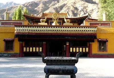 巴伦台黄庙古建筑群