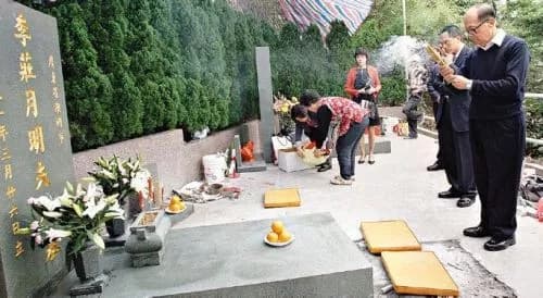 李永富夫妇墓