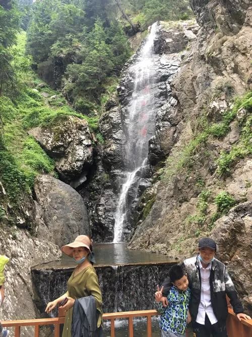 龙王瀑布