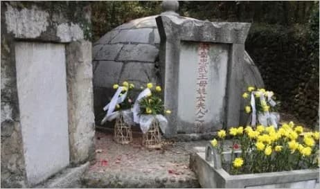 李发轫夫妇墓