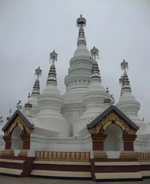 灵山曼飞龙塔