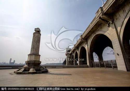 武汉长江大桥建成纪念碑