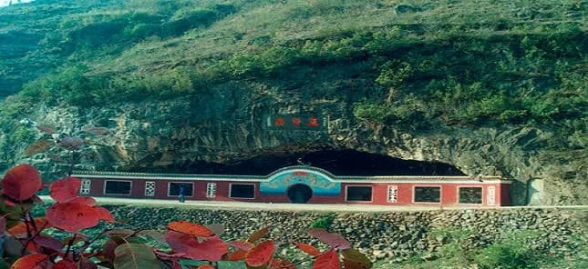抱璞岩