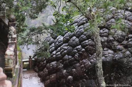 董市石宝山