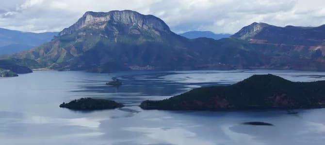 泸沽湖格姆女神山