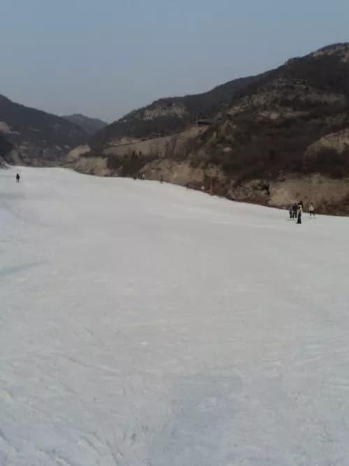 晋祠龙山滑雪场