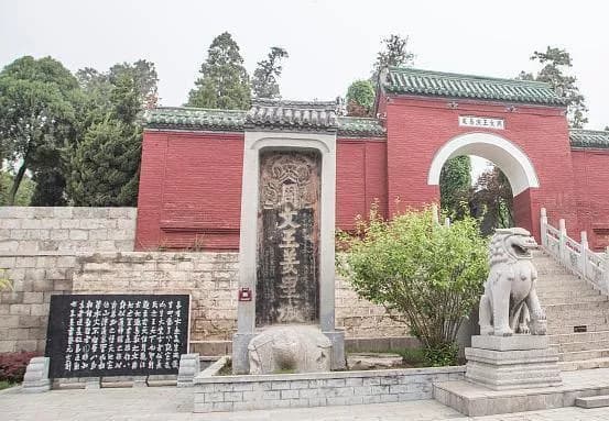 范春园墓