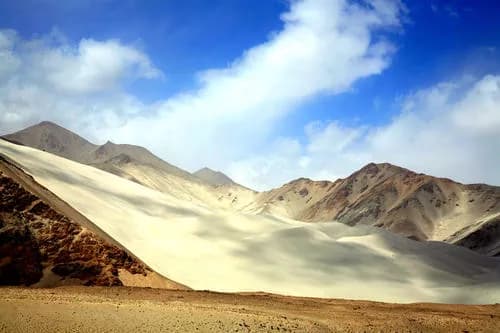 巴楚白沙山