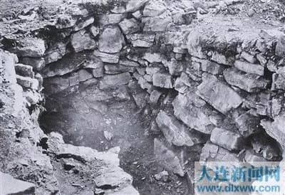 四平山积石墓地