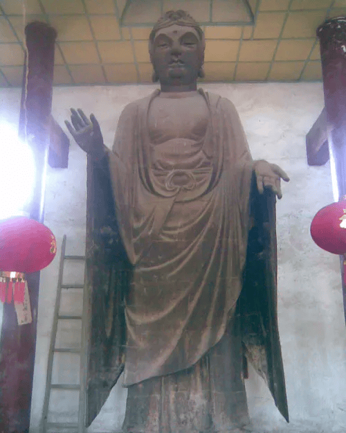 铁佛寺大殿