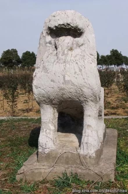 烂石陇南朝佚名墓石刻
