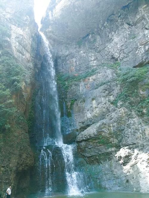 悬泉飞瀑