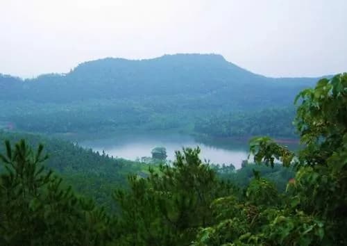 黄马白虎岭风景区