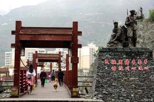 得荣红军桥